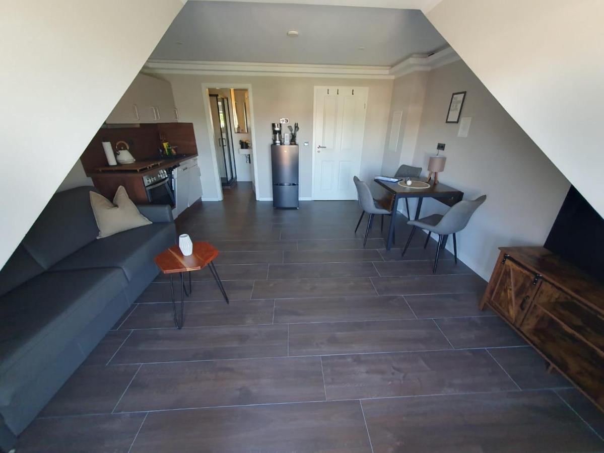Neumuehler Hof- Ferienwohnung "Benjamin" Mit Grosser Privater Dachterasse Und Guter Anbindung In Die City Schwerin  Ngoại thất bức ảnh