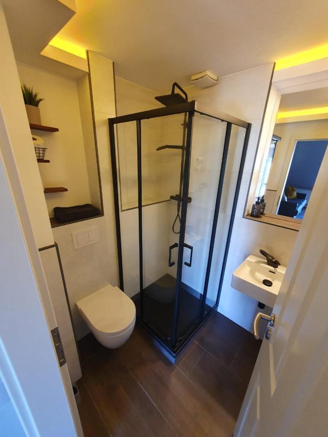 Neumuehler Hof- Ferienwohnung "Benjamin" Mit Grosser Privater Dachterasse Und Guter Anbindung In Die City Schwerin  Ngoại thất bức ảnh