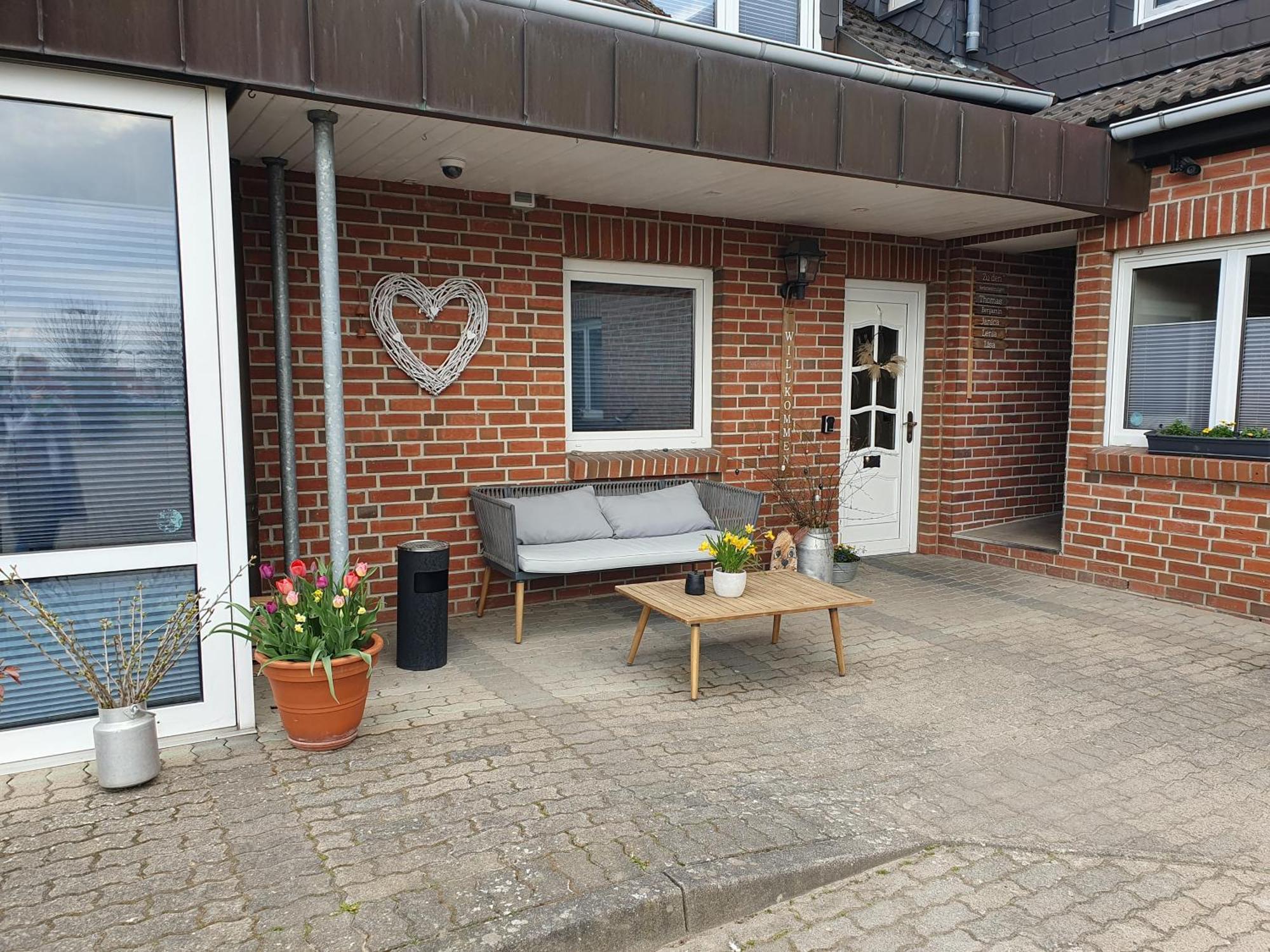 Neumuehler Hof- Ferienwohnung "Benjamin" Mit Grosser Privater Dachterasse Und Guter Anbindung In Die City Schwerin  Ngoại thất bức ảnh